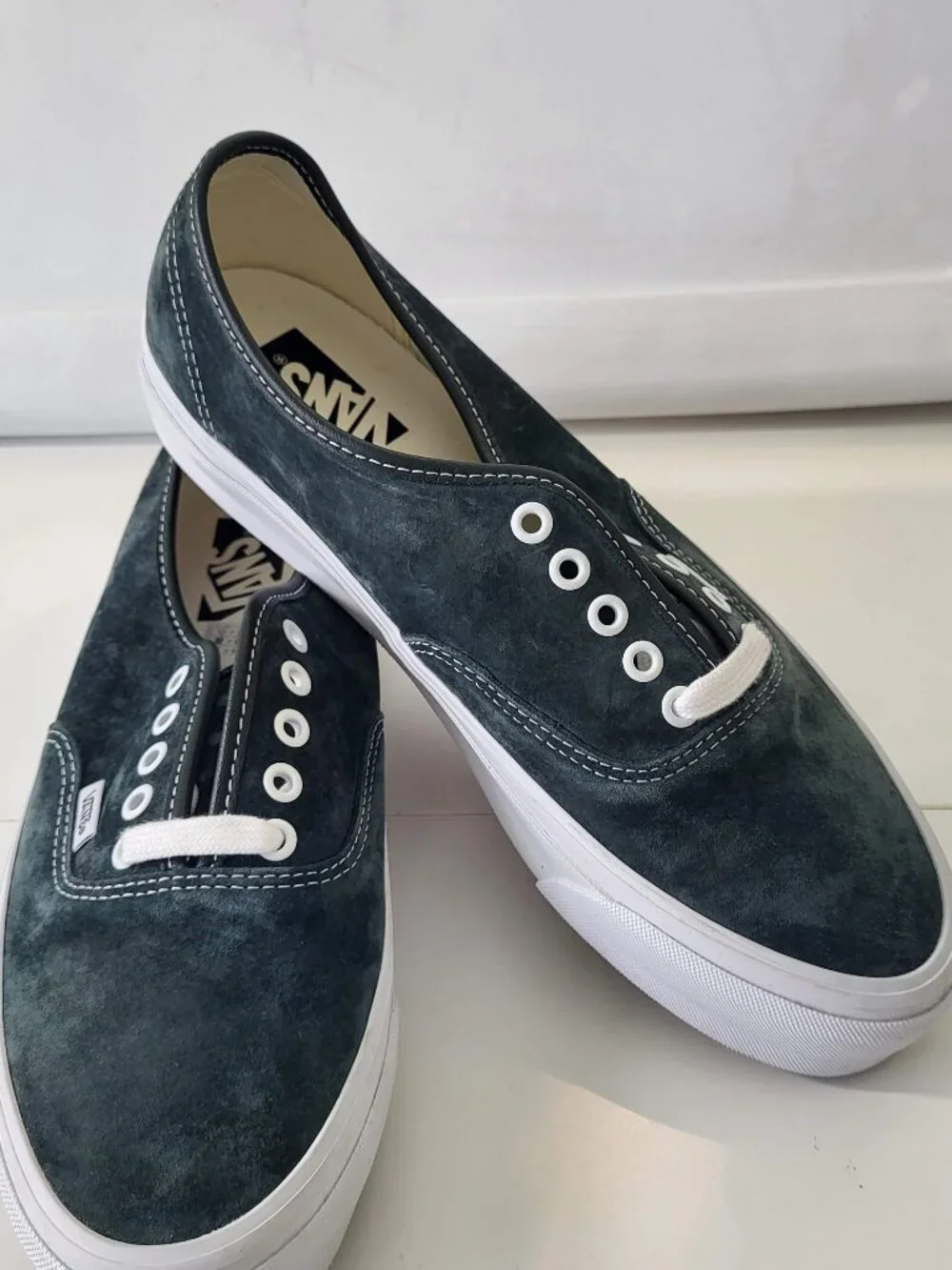 Men's Pig Suede Vans Authentic Skate Sneaker Size 10.5